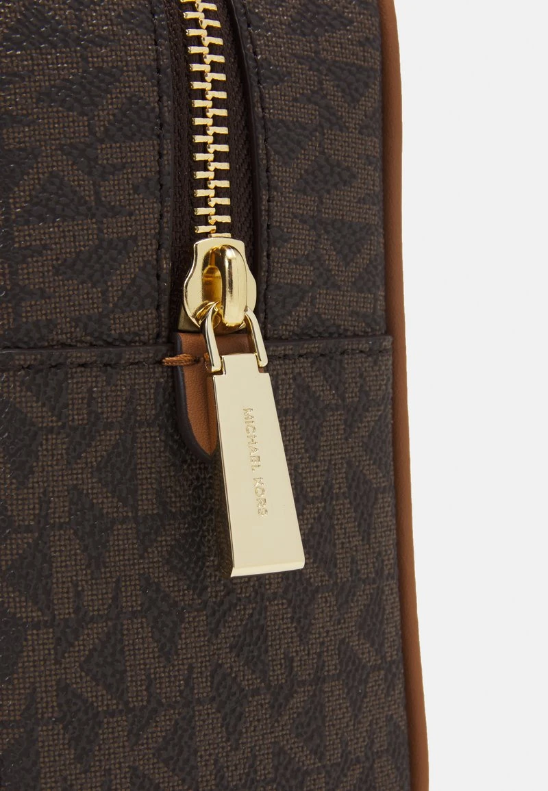 MICHAEL Michael Kors Damen JET SET CHARM ZIP TRAVEL POUCH - Umhängetasche - Brown/acorn 6 MICHAEL Michael Kors Damen JET SET CHARM ZIP TRAVEL POUCH - Umhängetasche - Brown/acorn - Image 4