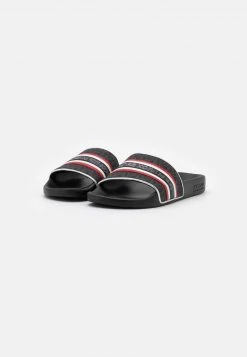 MICHAEL Michael Kors Damen GIMORE SLIDE - Pantolette Flach - Black/crimson -MICHAEL Michael Kors 0d1092e1ad4743dc9c86627a60cbcd9c