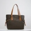 MICHAEL Michael Kors Damen VOYAGER SIGNATURE TOTE - Handtasche - Brown -MICHAEL Michael Kors 13464370b9cf4f6eb38141e875af5e4a