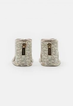 MICHAEL Michael Kors Kinder BABY TILLY - Riemensandalette - Vanilla -MICHAEL Michael Kors 1b3b7a8ec5aa4cc9909b331f7fa60e8b