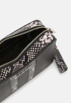 MICHAEL Michael Kors Damen JET CAMERA BAG - Umhängetasche - Black/white -MICHAEL Michael Kors 1b5b026513ba47cf9de55d1a1bd63551