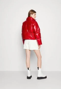 MICHAEL Michael Kors Damen CROPPED METALLIC PUFFER - Winterjacke - Crimson 11 MICHAEL Michael Kors Damen CROPPED METALLIC PUFFER - Winterjacke - Crimson -MICHAEL Michael Kors 1bb278c746a048f39b4c952099d01d2c