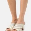 MICHAEL Michael Kors Damen GIDEON MULE - Pantolette Hoch - Light Sand/multicolor 2 MICHAEL Michael Kors Damen GIDEON MULE - Pantolette Hoch - Light Sand/multicolor -MICHAEL Michael Kors 1c1b23780af949f2aa860916dade46f3