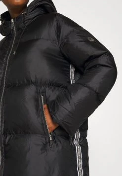 MICHAEL Michael Kors Damen LOGO TAPE ECO PUFFER - Daunenjacke - Black -MICHAEL Michael Kors 230dcce8e59c4d04992db5a61afaf1b8