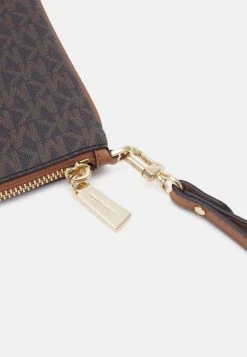 MICHAEL Michael Kors Damen JET CHARM WRISTLET - Clutch - Brown -MICHAEL Michael Kors 237f41fc5c9e4fb9aed26fccb2534e5b
