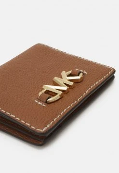 MICHAEL Michael Kors Damen IZZY BILLFOLD - Geldbörse - Luggage -MICHAEL Michael Kors 2540bad0f71e49c48b62cb2e6bbcf3a3