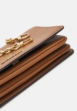 MICHAEL Michael Kors Damen JET CHARM ACCORDIAN FLAP - Umhängetasche - Brown -MICHAEL Michael Kors 2b4199d221ca482886efdf3197725075