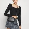 MICHAEL Michael Kors Damen JET SET CHARM OVAL XBODY - Umhängetasche - Black -MICHAEL Michael Kors 3218c3219c0f4b5c993f52b568f68e14