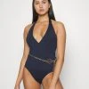 MICHAEL Michael Kors Damen CHAIN V NECK HALTER ONEPIECE BELT - Badeanzug - Navy 2 MICHAEL Michael Kors Damen CHAIN V NECK HALTER ONEPIECE BELT - Badeanzug - Navy -MICHAEL Michael Kors 32525e29a64c4ccab39a8f1bfb09aada