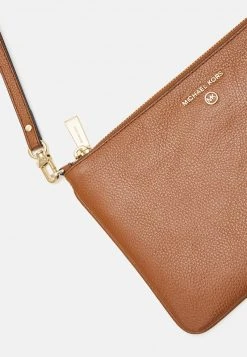 MICHAEL Michael Kors Damen JET CHARM WRISTLET - Clutch - Luggage -MICHAEL Michael Kors 3270720a35ff4042a38c6a4c9a17c3fd