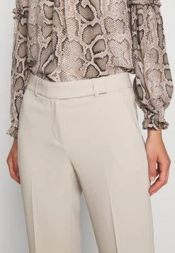MICHAEL Michael Kors Damen STRAIGHT LEG CUFF PANT - Stoffhose - Dune 13 MICHAEL Michael Kors Damen STRAIGHT LEG CUFF PANT - Stoffhose - Dune -MICHAEL Michael Kors 44d8977ec41a4c3c9aeb8e415d1d691b