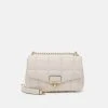 MICHAEL Michael Kors Damen SOHO CHAIN - Umhängetasche - Cream -MICHAEL Michael Kors 498190d15c4b445ebc0d44cabf559439