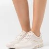MICHAEL Michael Kors Damen ALLIE WRAP TRAINER - Sneaker Low - Light Cream 2 MICHAEL Michael Kors Damen ALLIE WRAP TRAINER - Sneaker Low - Light Cream -MICHAEL Michael Kors 5400c53931284354910276292af5fe04