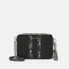 MICHAEL Michael Kors Damen JET CAMERA BAG - Umhängetasche - Black/white -MICHAEL Michael Kors 578f92652a3c4c8f9f07245aa80af52c