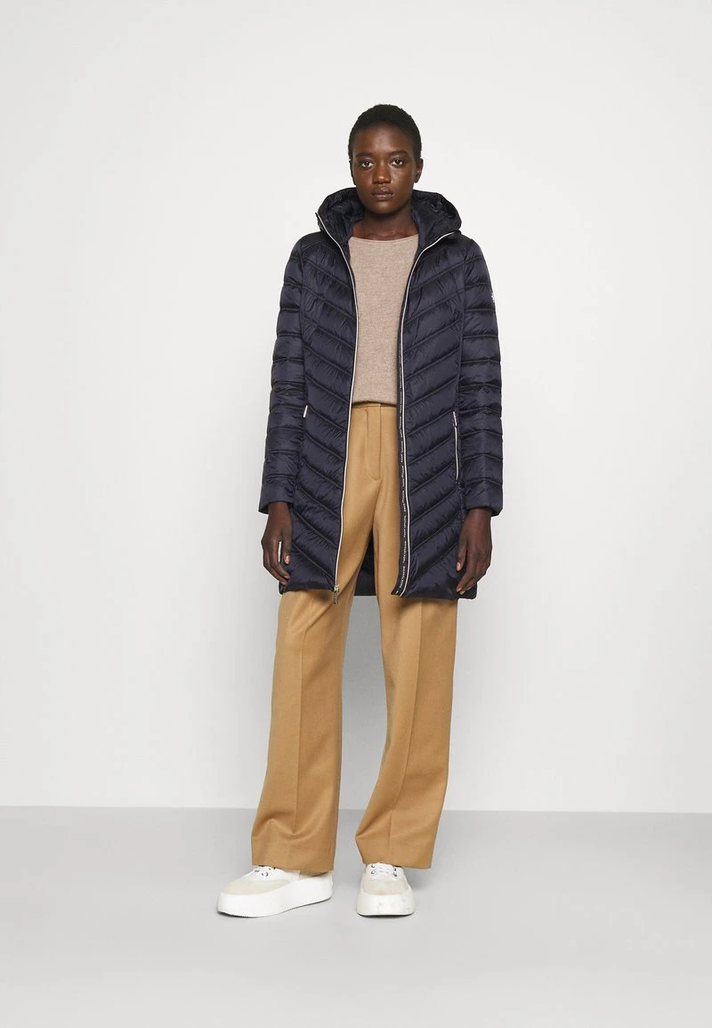 MICHAEL Michael Kors Damen LONG PACKABLE PUFFER - Daunenmantel - Dark Navy 4 MICHAEL Michael Kors Damen LONG PACKABLE PUFFER - Daunenmantel - Dark Navy - Image 2
