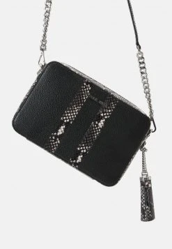 MICHAEL Michael Kors Damen JET CAMERA BAG - Umhängetasche - Black/white -MICHAEL Michael Kors 5ab1bf02e4604331929e1d7743db7f43