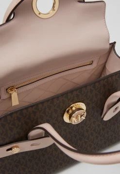 MICHAEL Michael Kors Damen CARMEN FLAP SATCHEL SEMI LUX - Handtasche - Brown/softpink 11 MICHAEL Michael Kors Damen CARMEN FLAP SATCHEL SEMI LUX - Handtasche - Brown/softpink -MICHAEL Michael Kors 5c175caccd3743bb862ae7f2f6795b2f