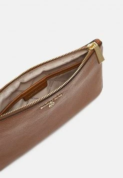 MICHAEL Michael Kors Damen JET CHARM WRISTLET - Clutch - Luggage -MICHAEL Michael Kors 5d65c42c56af4e2fa8153f7cbbedf591