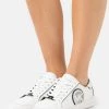 MICHAEL Michael Kors Damen KEATON - Sneaker Low - Black/optic White 1 MICHAEL Michael Kors Damen KEATON - Sneaker Low - Black/optic White -MICHAEL Michael Kors 5e4b7aca1a7d42c2a8ab8cf7931b9a38