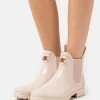 MICHAEL Michael Kors Damen SIDNEY RAIN BOOTIE - Gummistiefel - Soft Pink 2 MICHAEL Michael Kors Damen SIDNEY RAIN BOOTIE - Gummistiefel - Soft Pink -MICHAEL Michael Kors 606889472e914035b6ed76a825cf86ea