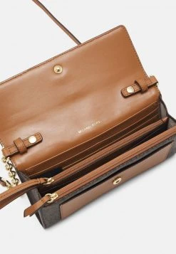 MICHAEL Michael Kors Damen JET SET CHARM - Clutch - Acorn 9 MICHAEL Michael Kors Damen JET SET CHARM - Clutch - Acorn -MICHAEL Michael Kors 6388c931f81f4b59bc876199e7bbb8cb