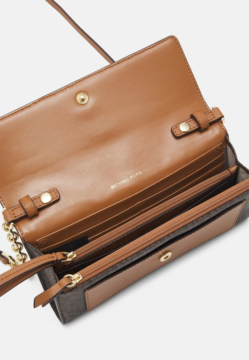 MICHAEL Michael Kors Damen JET SET CHARM - Clutch - Acorn 5 MICHAEL Michael Kors Damen JET SET CHARM - Clutch - Acorn - Image 3