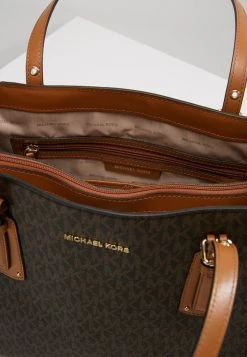 MICHAEL Michael Kors Damen VOYAGER SIGNATURE TOTE - Handtasche - Brown -MICHAEL Michael Kors 69d5c33914ea487d8b5c32ae4c29ebf1