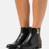 MICHAEL Michael Kors Damen LAINEY FLAT BOOTIE - Stiefelette - Black/brown