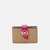 MICHAEL Michael Kors Damen GREENWICH XS ACCORDIAN CARD CASE - Geldbörse - Rubn Red