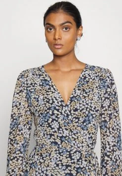 MICHAEL Michael Kors Damen WRAP DRESS - Freizeitkleid - Chambray 11 MICHAEL Michael Kors Damen WRAP DRESS - Freizeitkleid - Chambray -MICHAEL Michael Kors 6df00f7cf7434c4f8ddfa5640147252b