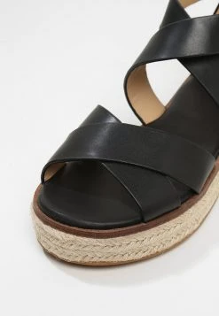 MICHAEL Michael Kors Damen DARBY - Plateausandalette - Black -MICHAEL Michael Kors 7de2165bbd214148995c25d0316c716a