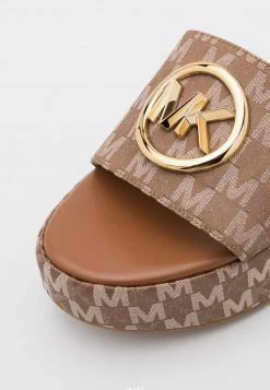 MICHAEL Michael Kors Damen SADLER WEDGE - Pantolette Flach - Luggage -MICHAEL Michael Kors 84ec660cb15f435492d37550762e5eb2