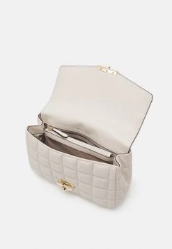 MICHAEL Michael Kors Damen SOHO CHAIN - Umhängetasche - Cream 8 MICHAEL Michael Kors Damen SOHO CHAIN - Umhängetasche - Cream -MICHAEL Michael Kors 90f48e527e694095bc6f2f197b3adff2