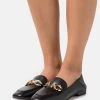 MICHAEL Michael Kors Damen IZZY LOAFER - Slipper - Black -MICHAEL Michael Kors a57dd390bc8142bd93940721d6e53b26