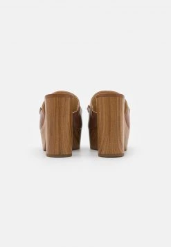 MICHAEL Michael Kors Damen SCARLETT PLATFORM MULE - Clogs - Luggage -MICHAEL Michael Kors b01723b8e2ee440eab72bb176a102b95