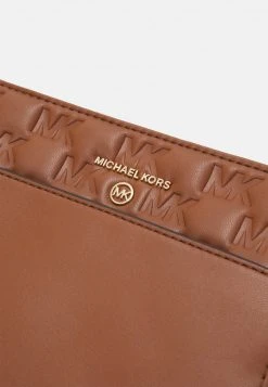 MICHAEL Michael Kors Damen JET CHARM XBODY - Umhängetasche - Luggage 10 MICHAEL Michael Kors Damen JET CHARM XBODY - Umhängetasche - Luggage -MICHAEL Michael Kors b32441613e624b3bb17c6f911cfd0953