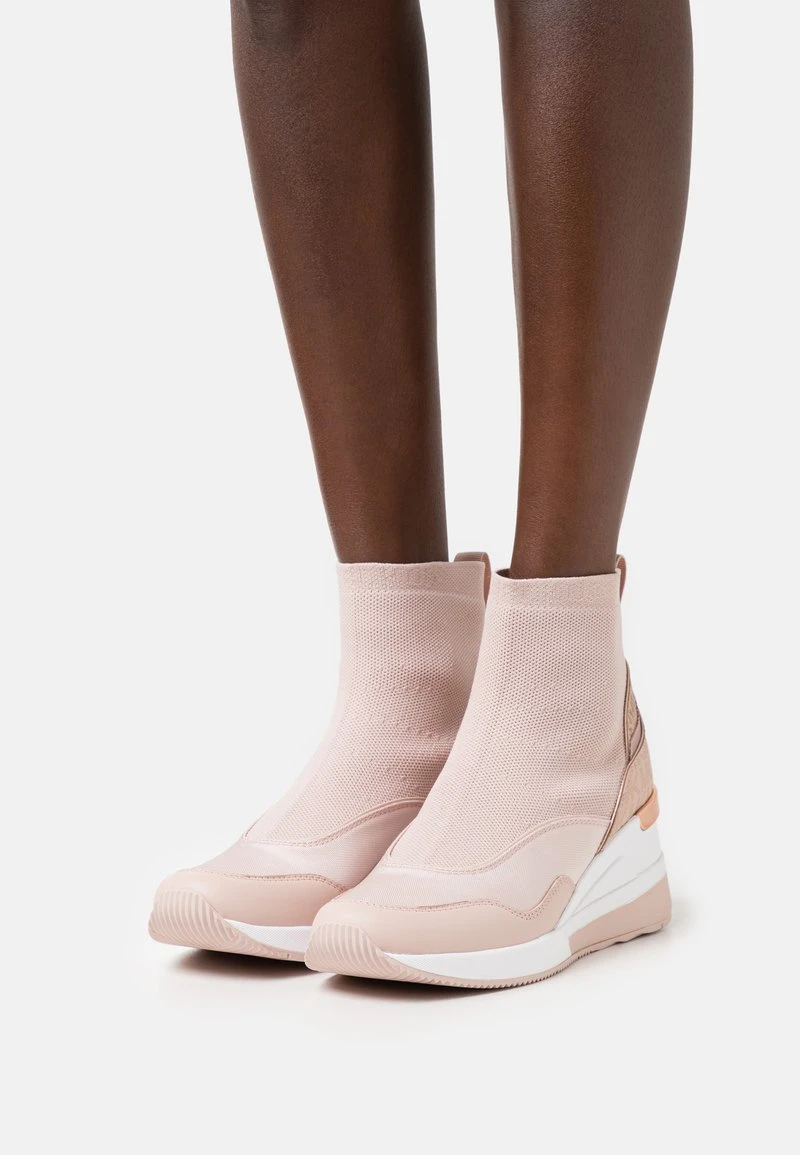 MICHAEL Michael Kors Damen SWIFT BOOTIE - Keilstiefelette - Soft Pink 3 MICHAEL Michael Kors Damen SWIFT BOOTIE - Keilstiefelette - Soft Pink