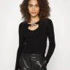 MICHAEL Michael Kors Damen CHAIN CUT OUT CROP - Strickpullover - Black 1 MICHAEL Michael Kors Damen CHAIN CUT OUT CROP - Strickpullover - Black -MICHAEL Michael Kors ca8bad9efd8d4086be2f5c90970bcaf2