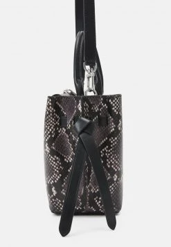 MICHAEL Michael Kors Damen HAMILTON LEGACY BELTED SATCHEL - Handtasche - Black/white 10 MICHAEL Michael Kors Damen HAMILTON LEGACY BELTED SATCHEL - Handtasche - Black/white -MICHAEL Michael Kors ce1b4f8ef0344371905a33bc1015f9b1