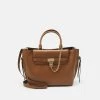 MICHAEL Michael Kors Damen HAMILTON LEGACY BELTED SATCHEL - Handtasche - Marron -MICHAEL Michael Kors db477327f6d54233bf590fcb0459050d