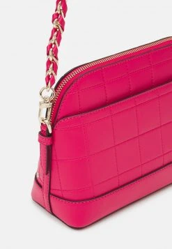 MICHAEL Michael Kors Damen JET SET CHARM DOME - Umhängetasche - Rubin Red -MICHAEL Michael Kors e08f2be470384a79aaff3e38d7b3c2d6