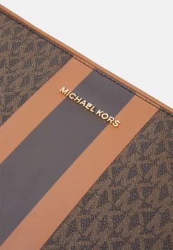 MICHAEL Michael Kors Damen JET SET CASE - Notebooktasche - Brown/acorn 9 MICHAEL Michael Kors Damen JET SET CASE - Notebooktasche - Brown/acorn -MICHAEL Michael Kors e1bd656946654fa5b7791a28d63bc348