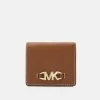 MICHAEL Michael Kors Damen IZZY BILLFOLD - Geldbörse - Luggage -MICHAEL Michael Kors e769bf4ee42a401dbf2b460e621dc91b