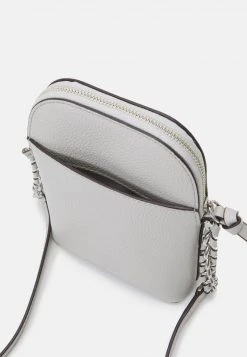 MICHAEL Michael Kors Damen JET SET FLAT CASE - Umhängetasche - Aluminum -MICHAEL Michael Kors ea70f9618e2248549090ff173ebfd4c2