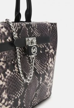 MICHAEL Michael Kors Damen HAMILTON LEGACY BELTED SATCHEL - Handtasche - Black/white 11 MICHAEL Michael Kors Damen HAMILTON LEGACY BELTED SATCHEL - Handtasche - Black/white -MICHAEL Michael Kors ee6c33b725b4433cbd07863be9d51ddb