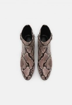 MICHAEL Michael Kors Damen BRITTON - Stiefelette - Natural -MICHAEL Michael Kors fad6c5d9da4d40f6909b0a7390db847c