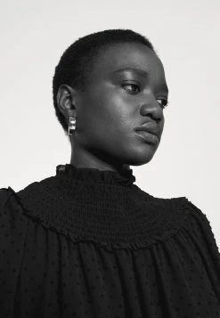 MICHAEL Michael Kors Damen SWISS DOT SMOCKED DRESS - Freizeitkleid - Black -MICHAEL Michael Kors fbc7eaa221f94f2d918a7781a06f270d